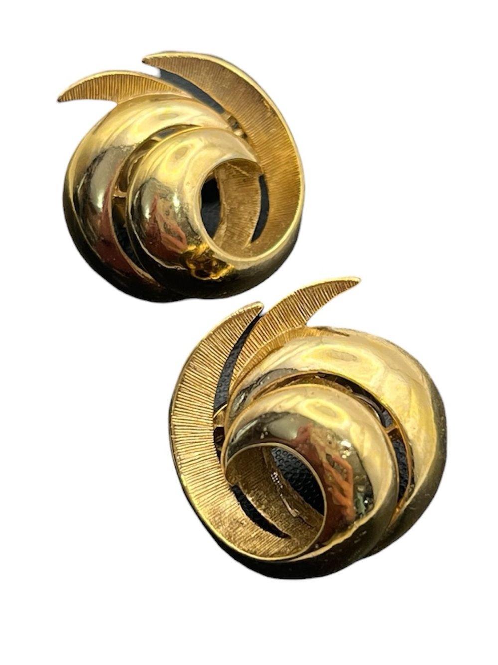 Crown Trifari gold tone textured swirl clip on vintage abstract earrings